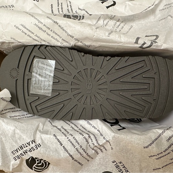 UGG Women’s Tazz in Hickory size 7 - Picture 6 of 8